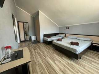 Гостевой дом Джулия Сукко Классический трехместный номер "Джулия" Сукко-1