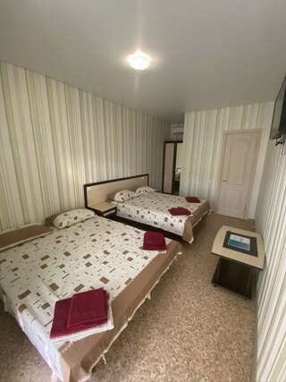 Гостевой дом Джулия Сукко Стандартный семейный номер "Джулия" Сукко-2