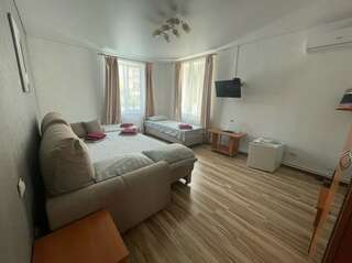 Гостевой дом Джулия Сукко Улучшенный семейный номер "Джулия" Сукко-5