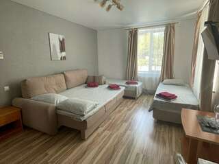 Гостевой дом Джулия Сукко Улучшенный семейный номер "Джулия" Сукко-3